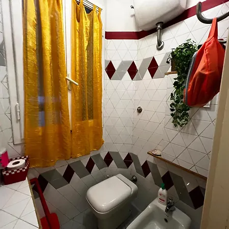 Bed & Breakfast Tre Gigli A Firenze, 5 Minutes From Station, Via Palazzuolo 55
