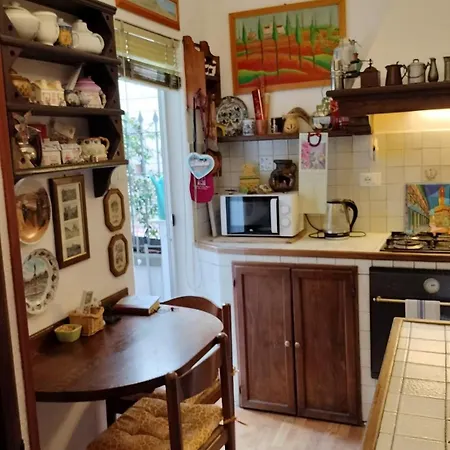 Bed & Breakfast Tre Gigli Bb, 5 Minutes From Station, Via Palazzuolo 55 Firenze